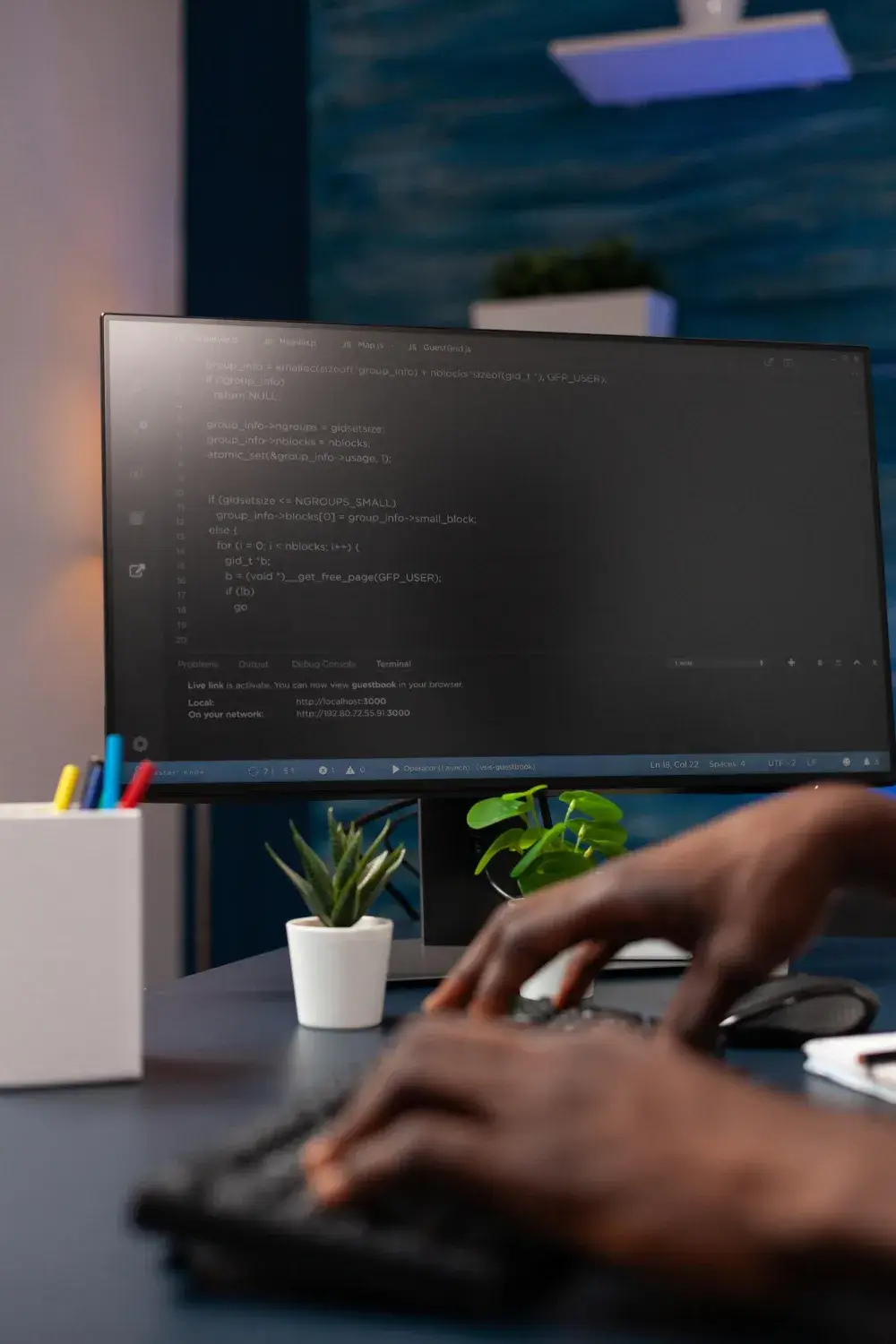 Pantalla de código de una aplicación antes de la modernización de software heredado